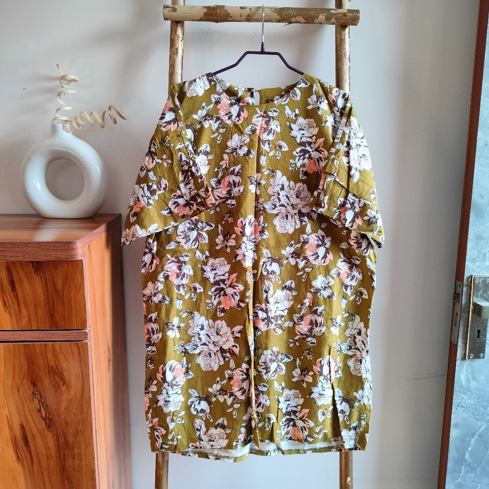 Floral Flounce Sleeve Long Top - Picture 14 of 16